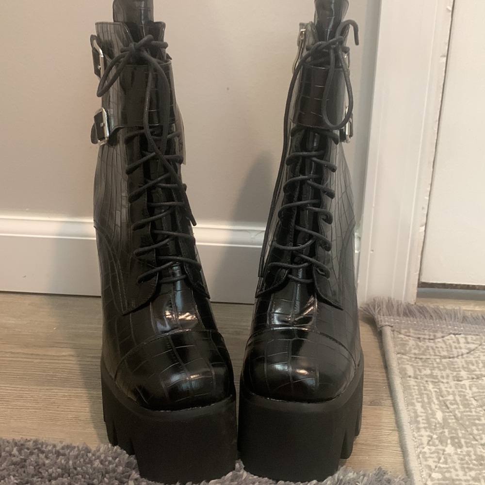 Stompers. - Picture 2 of 6